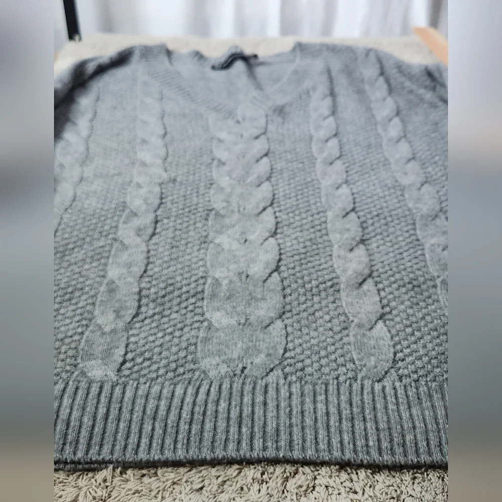 Gray V-Neck Long Sleeve Cable Knit Sweater - New York & Company - L